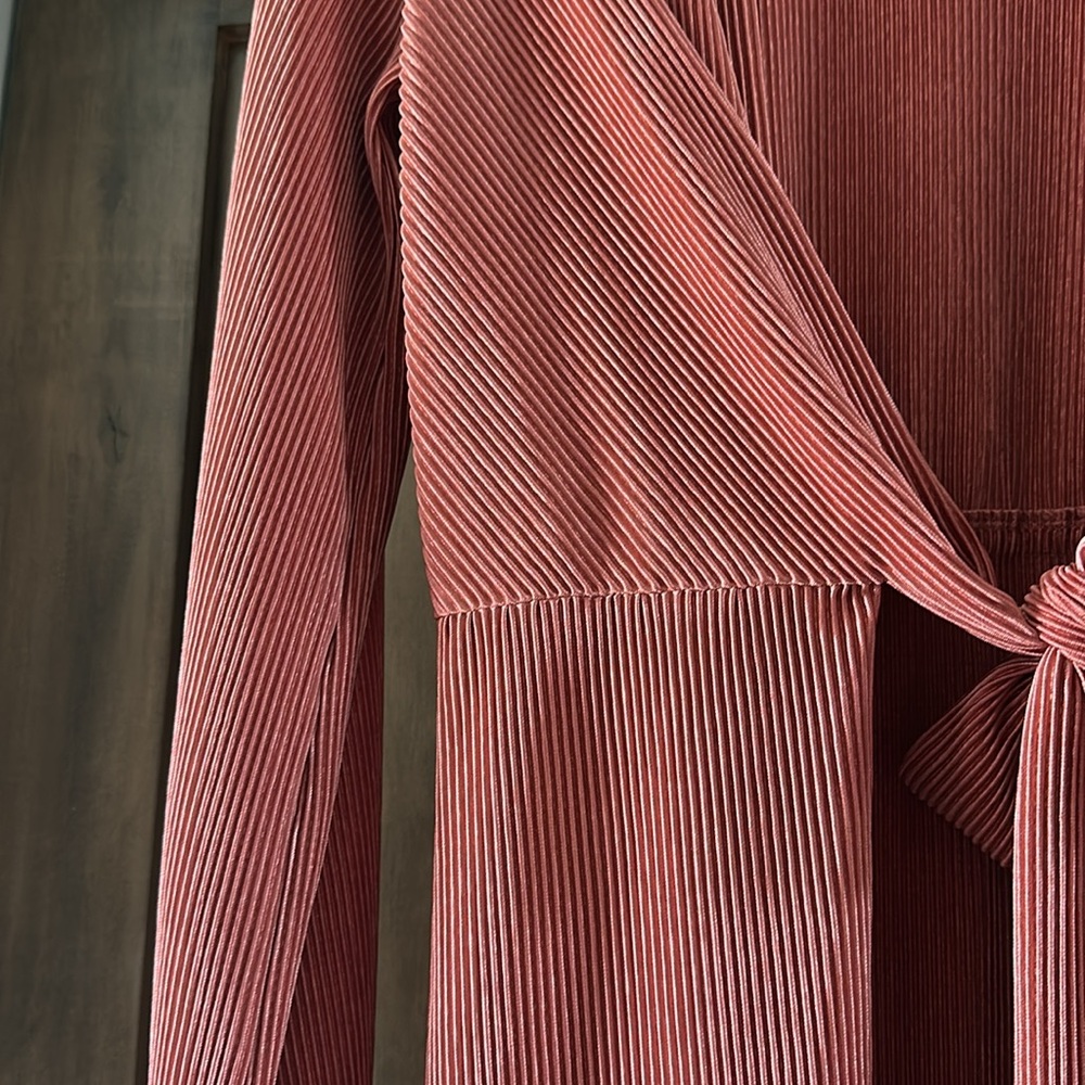 Intempo Kimono Duster in Salmon Color in accordian texture - Picture 12 of 15